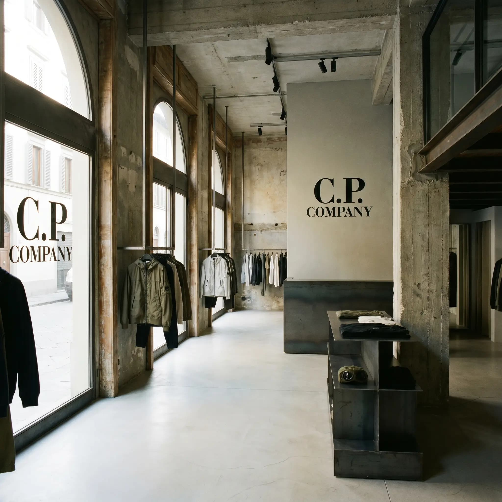 CP company 브랜드 배너
