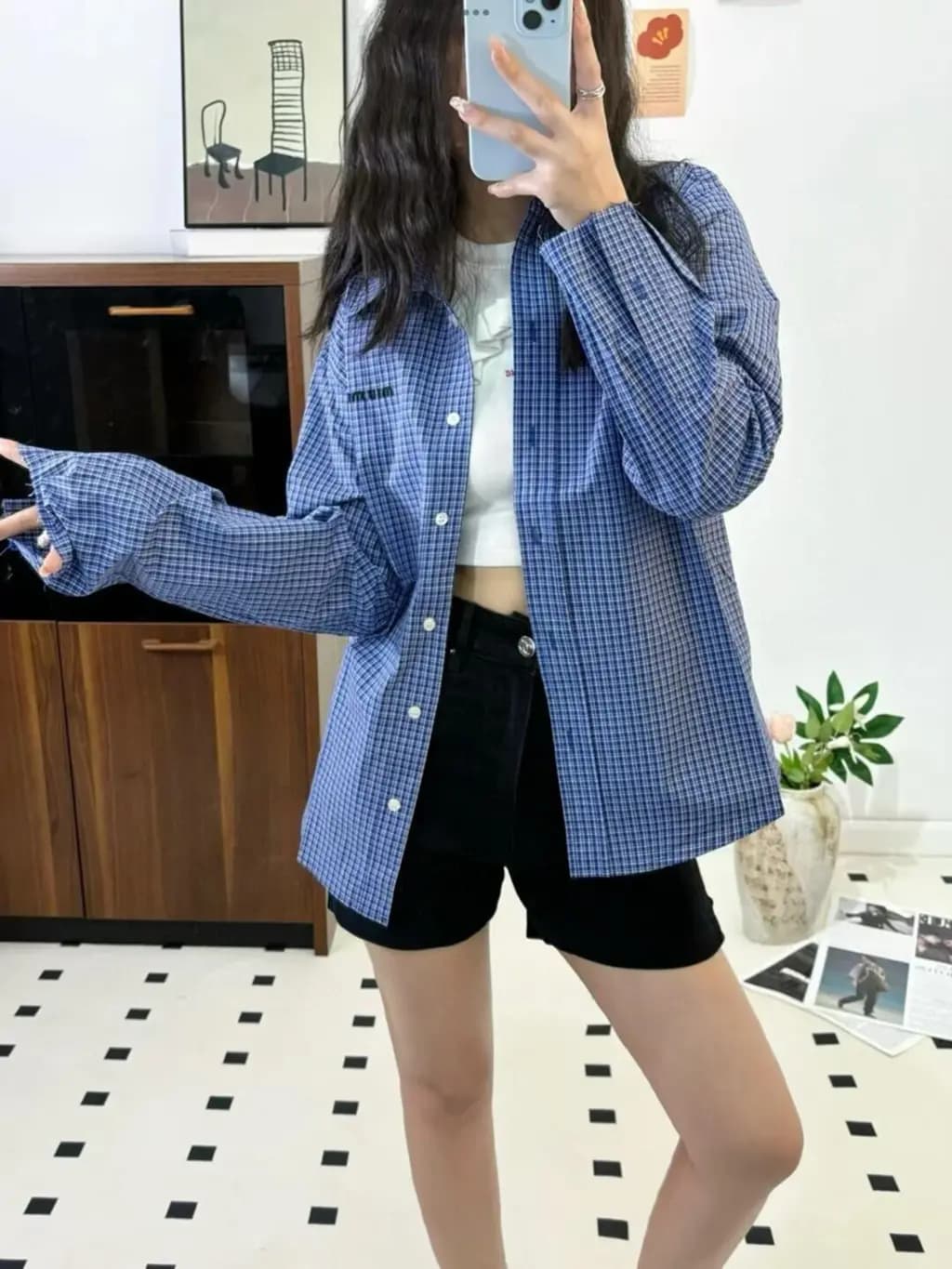 미우미우 미우미우 26SS 파인 체크 긴팔 셔츠 상세 이미지