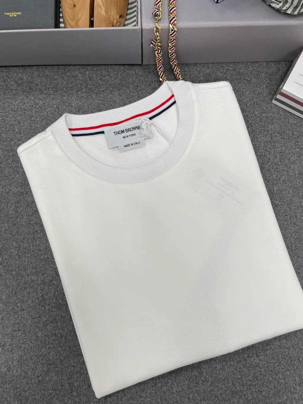 톰브라운 톰브라운 x SSENSE 반팔티 상세 이미지