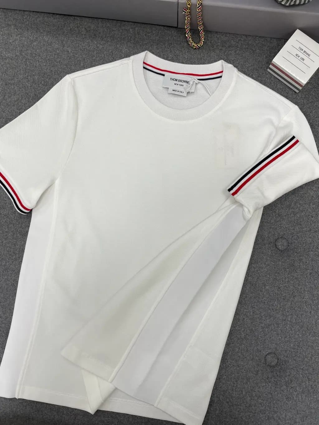 톰브라운 톰브라운 x SSENSE 반팔티 상세 이미지