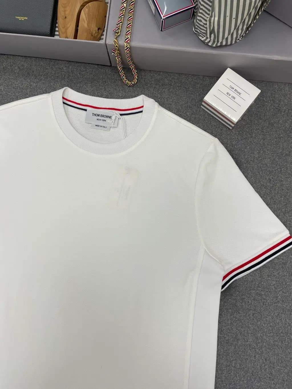 톰브라운 톰브라운 x SSENSE 반팔티 상세 이미지