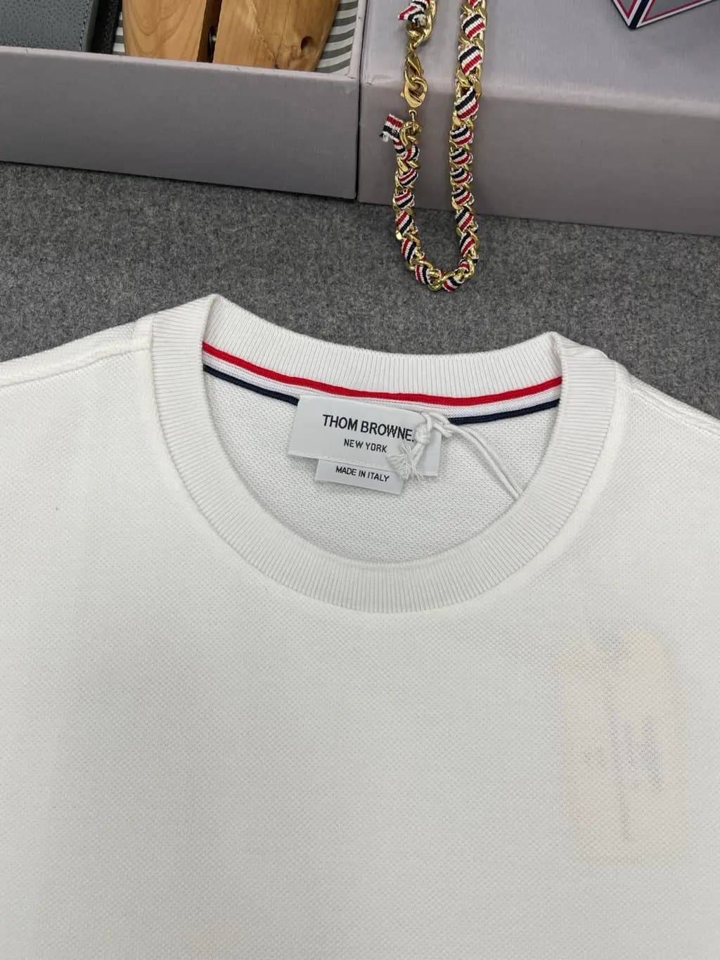 톰브라운 톰브라운 x SSENSE 반팔티 상세 이미지