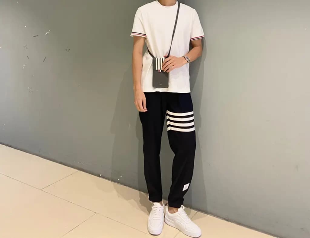 톰브라운 톰브라운 x SSENSE 반팔티 상세 이미지