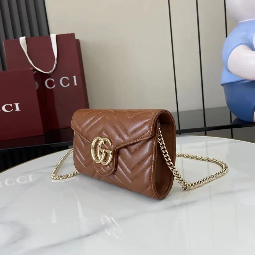 구찌 구찌 GG 마몬트 체인 달린 지갑 상세 이미지