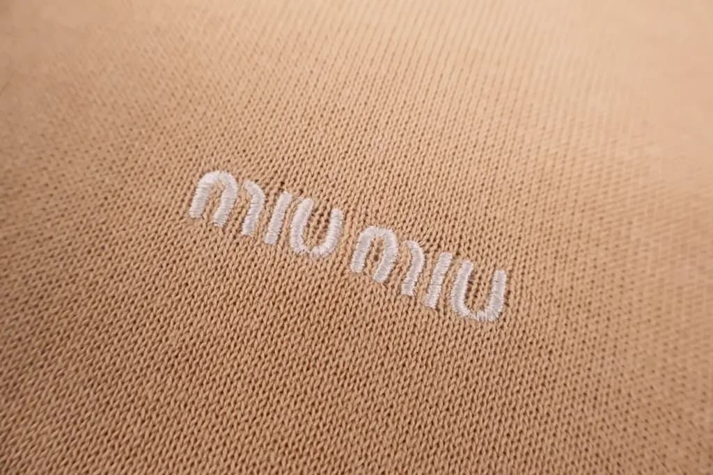 미우미우 미우미우 라운드 니트 반팔티 상세 이미지