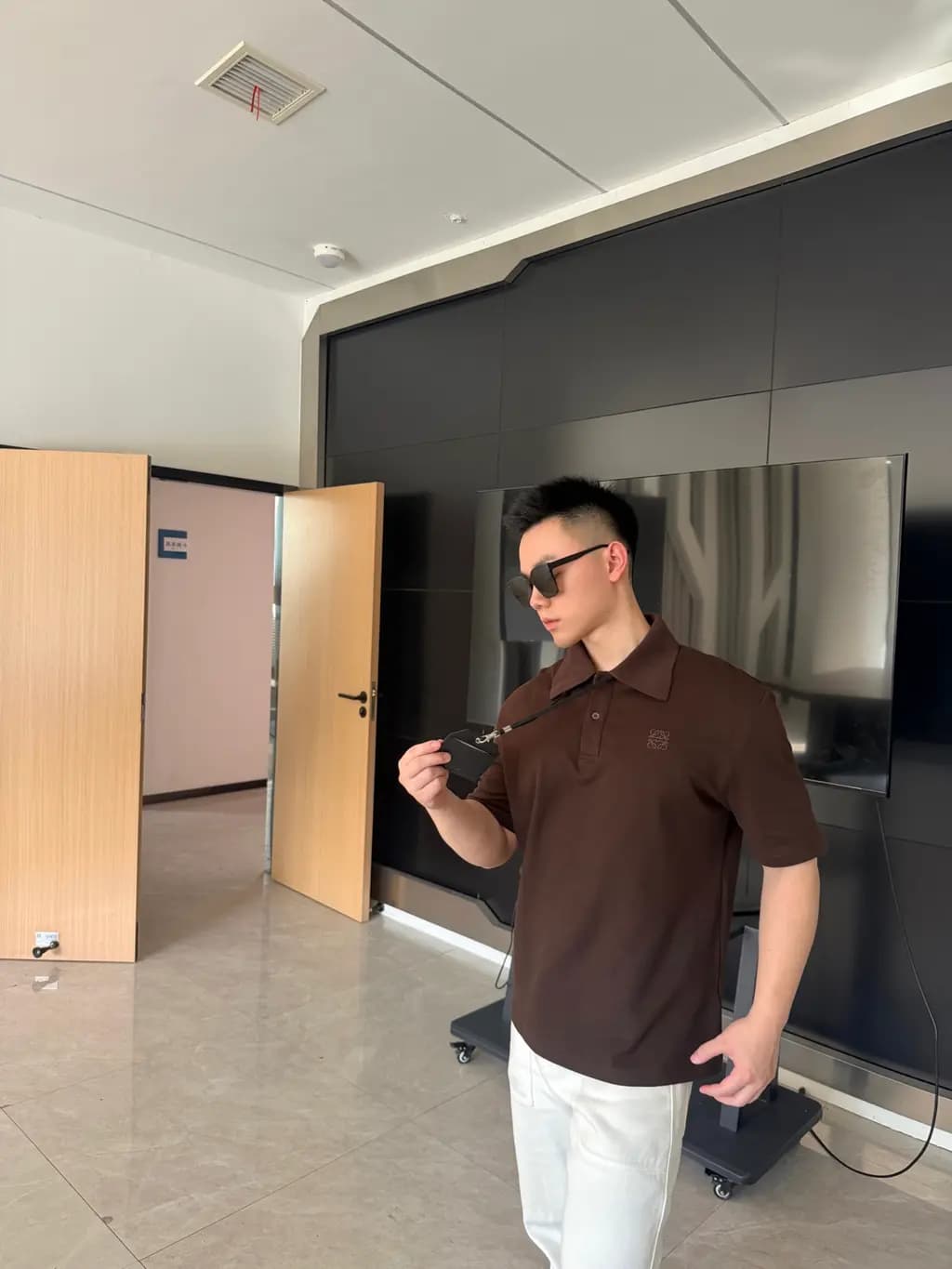 로에베 로에베 아나그램 자수 폴로 셔츠 상세 이미지