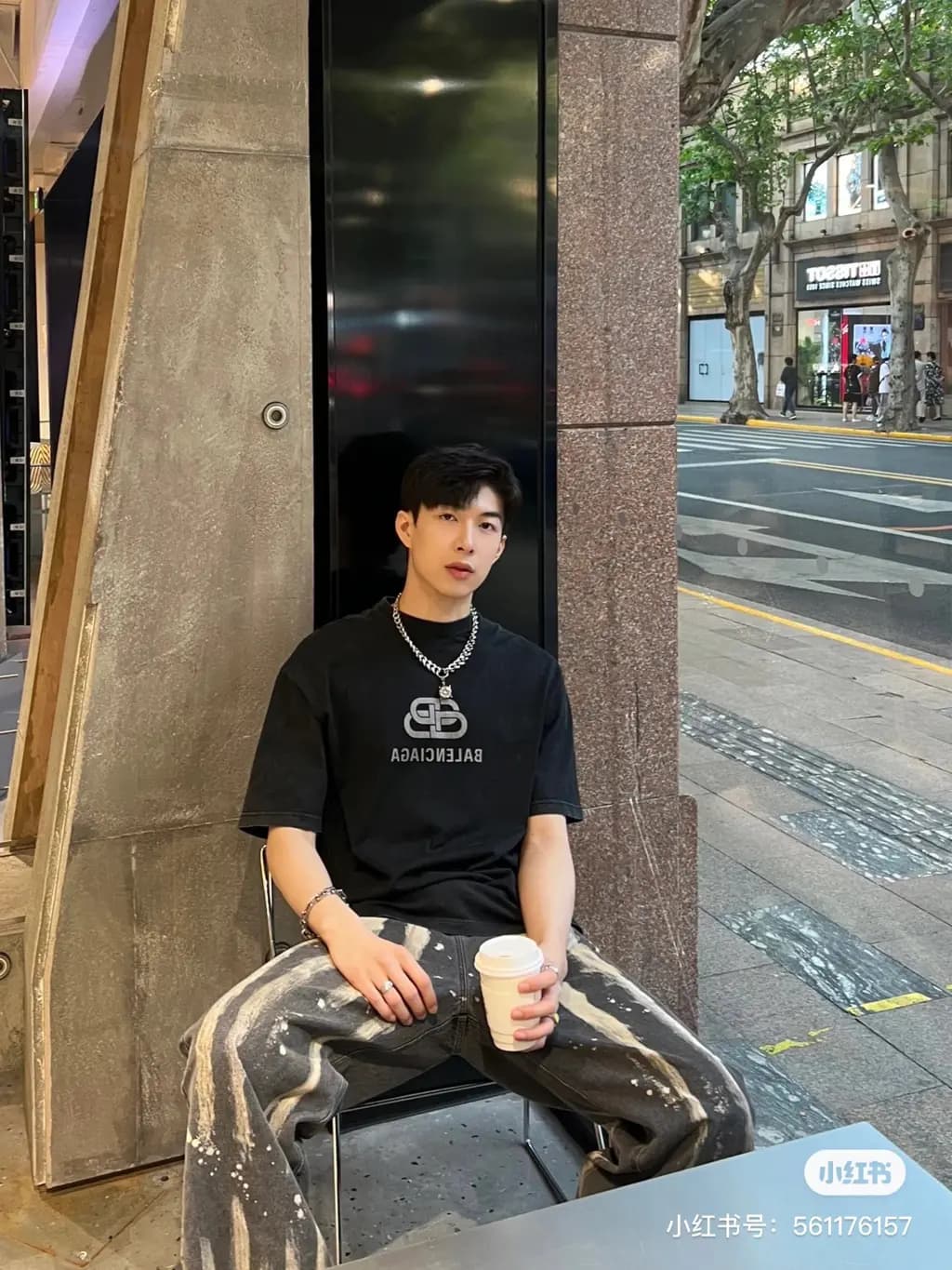 발렌시아가 발렌시아가 클래식 버클 프린트 반팔 티셔츠 상세 이미지