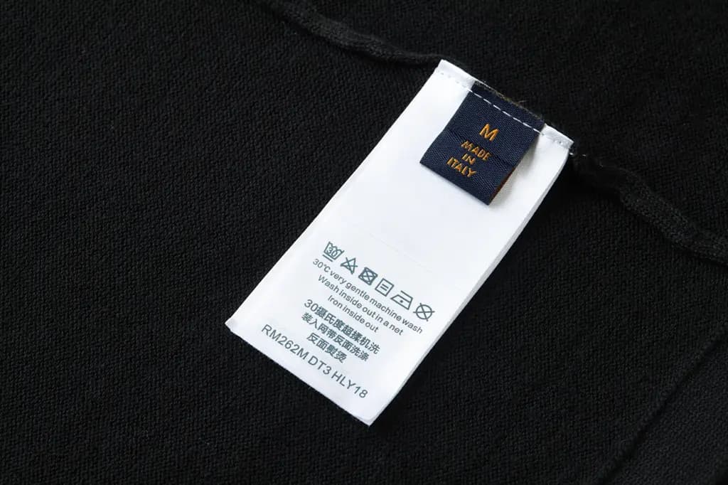 루이비통 루이비통 자수 가죽 패치 니트 폴로 셔츠 상세 이미지