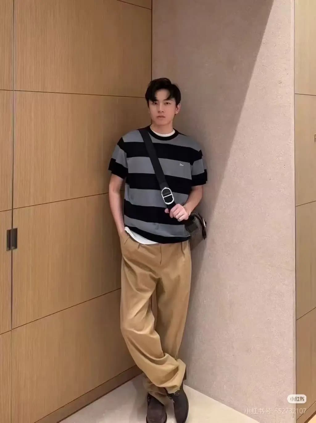 디올 디올 자수 배색 스트라이프 니트 반팔 티셔츠 상세 이미지