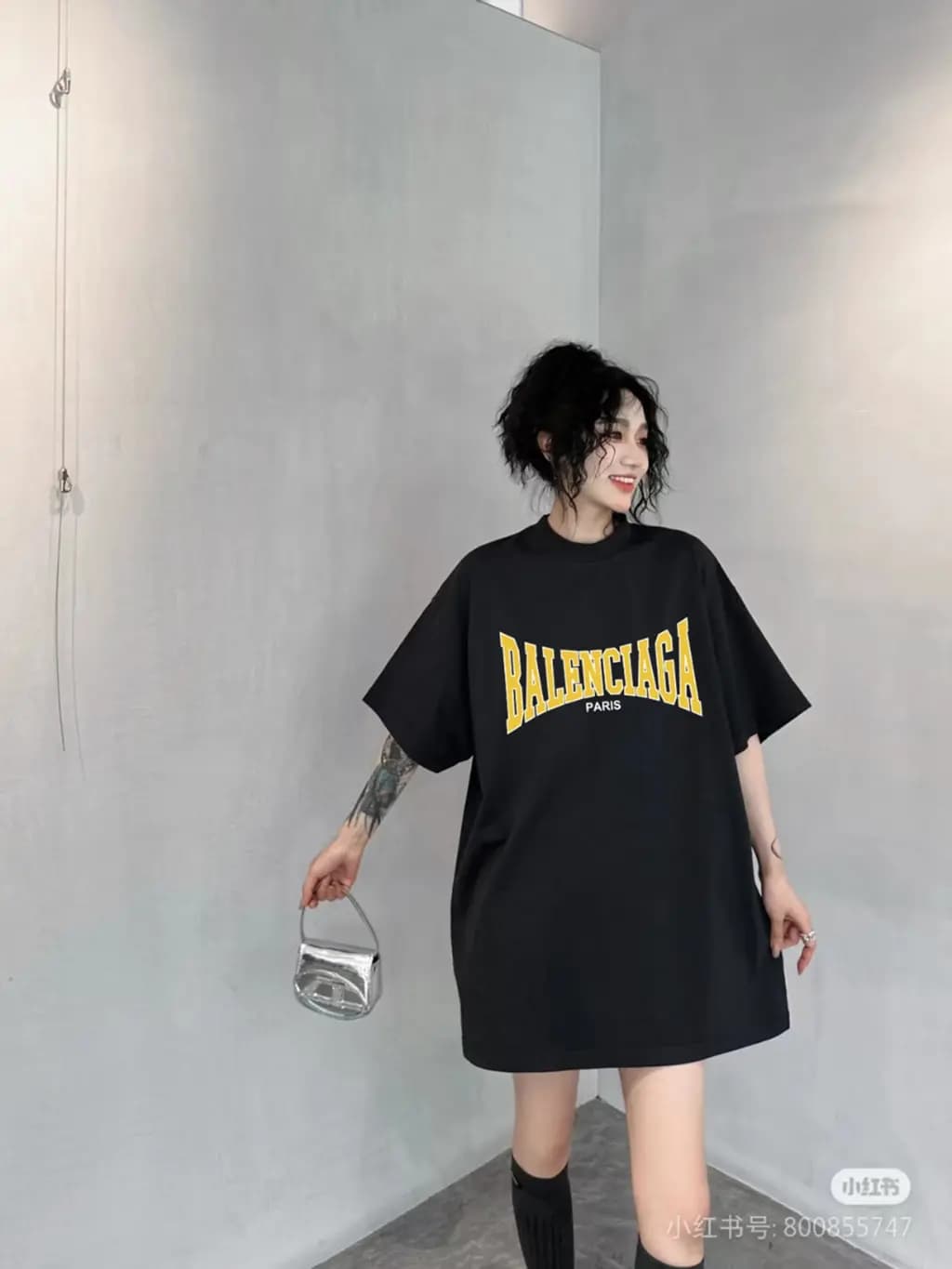 발렌시아가 발렌시아가 파리 로고 프린트 반팔 티셔츠 상세 이미지