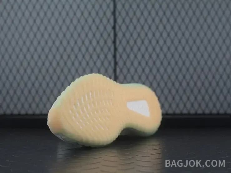 아디다스 YEEZY 350 V2 상세 이미지