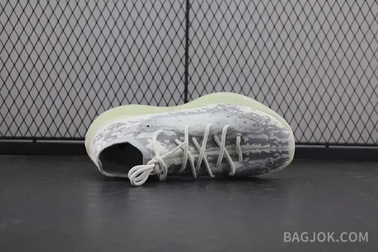 아디다스 YEEZY 380 상세 이미지