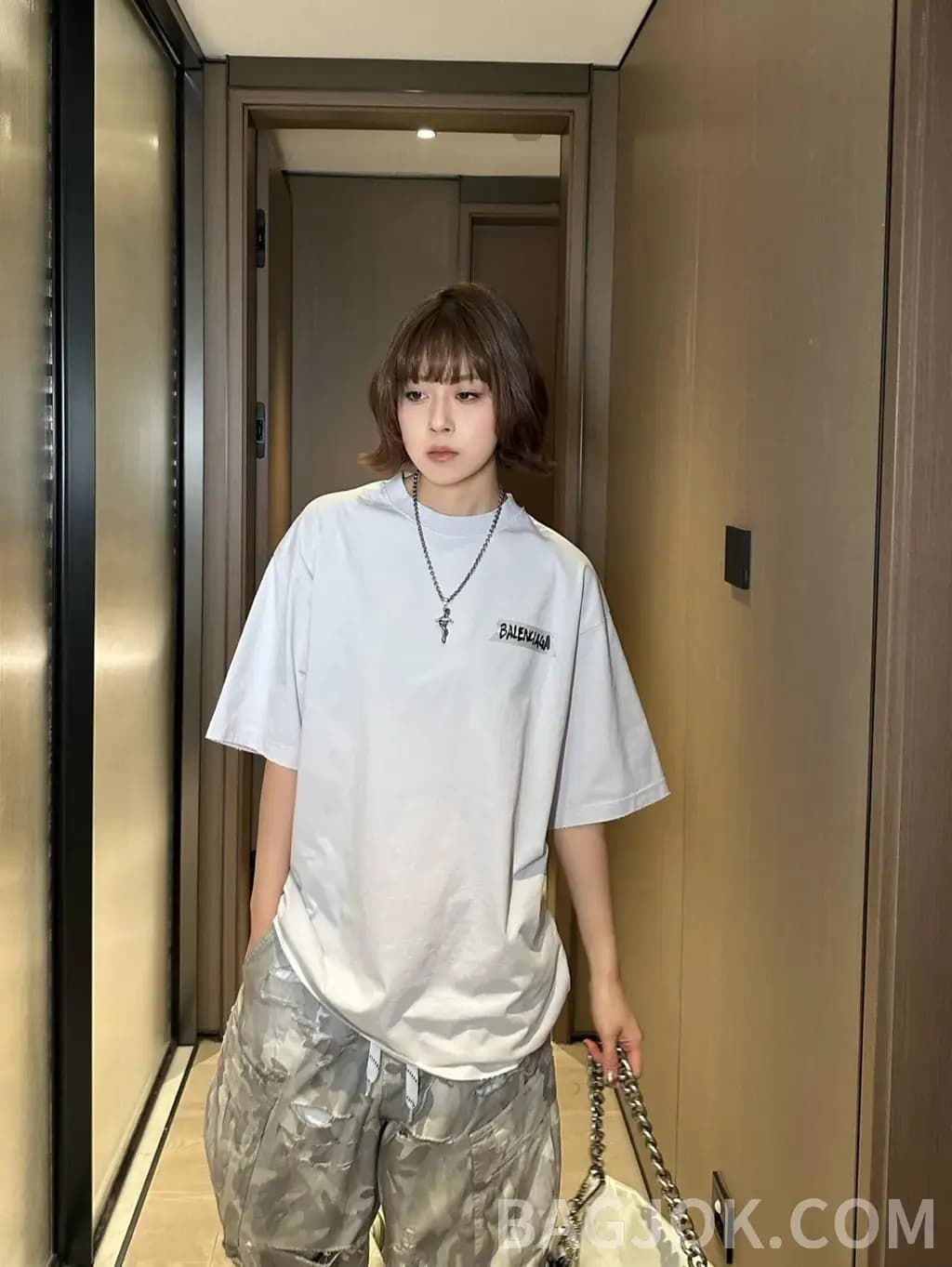 발렌시아가 발렌시아가 빈티지 워싱 레터링 반팔 티셔츠 상세 이미지
