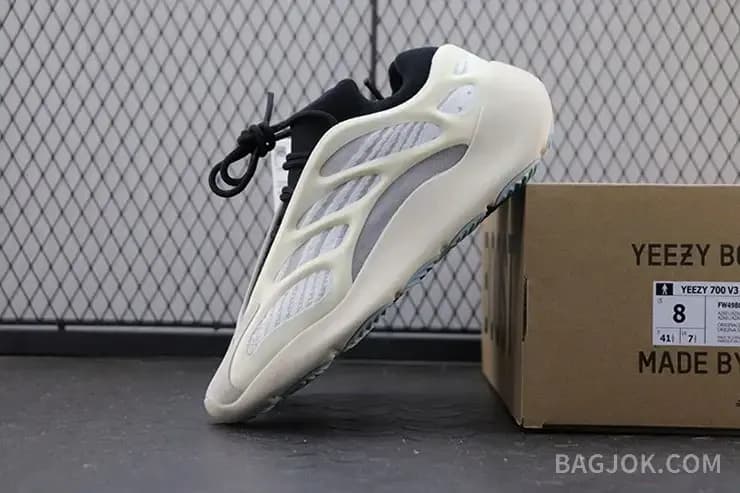 아디다스 YEEZY 700 V3 상세 이미지