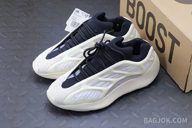아디다스 YEEZY 700 V3 상세 이미지