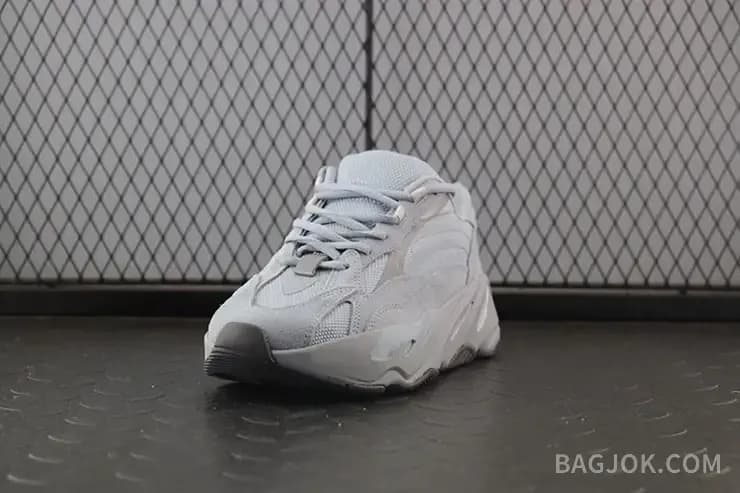 아디다스 YEEZY 700 상세 이미지