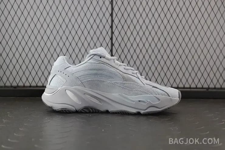 아디다스 YEEZY 700 상세 이미지