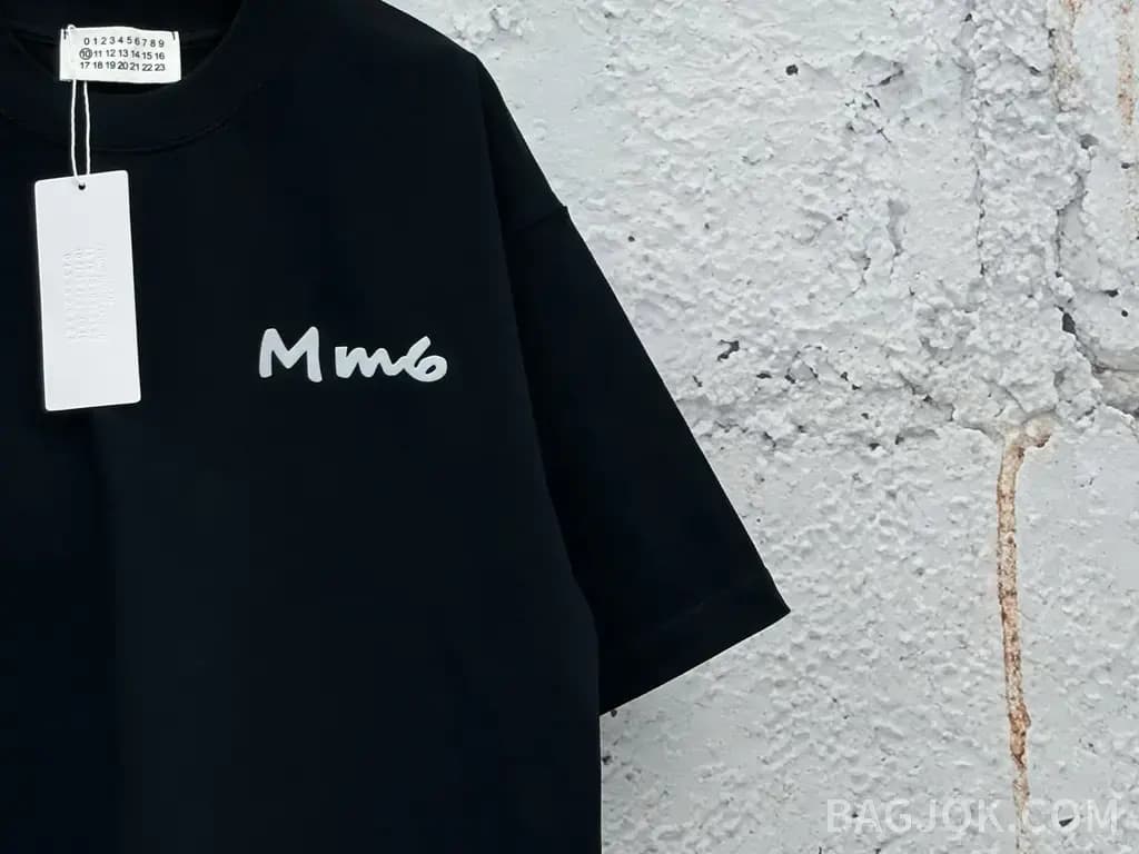메종마르지엘라 메종 마르지엘라 26SS 플록 로고 반팔 티셔츠 상세 이미지