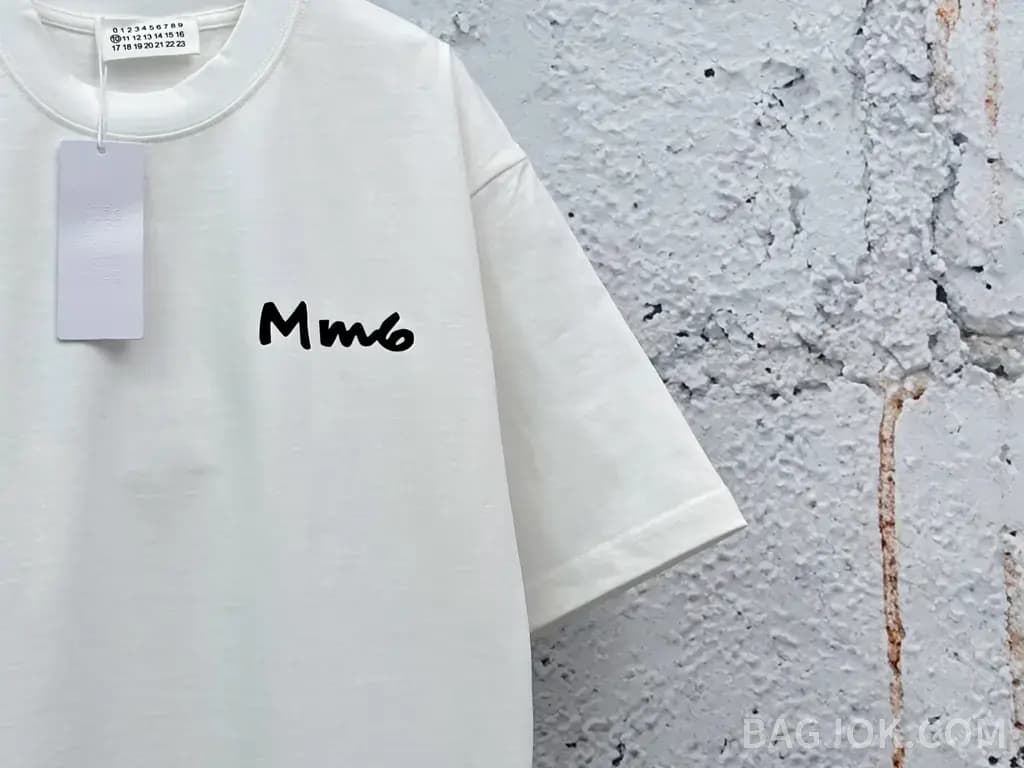 메종마르지엘라 메종 마르지엘라 26SS 플록 로고 반팔 티셔츠 상세 이미지