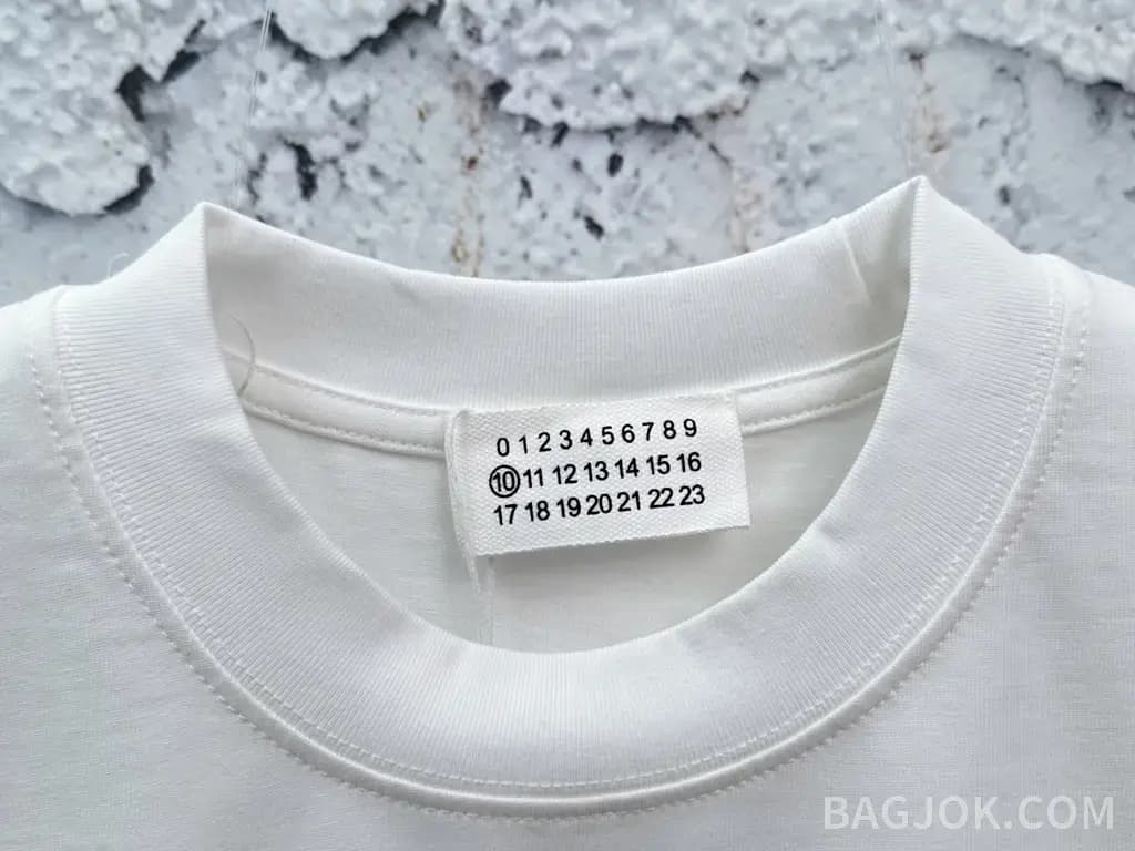메종마르지엘라 메종 마르지엘라 26SS 플록 로고 반팔 티셔츠 상세 이미지