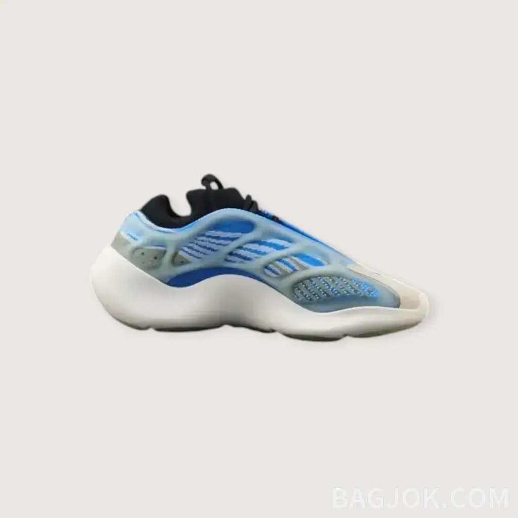 YEEZY 700 V3_대표이미지