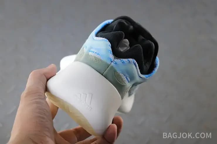 아디다스 YEEZY 700 V3 상세 이미지