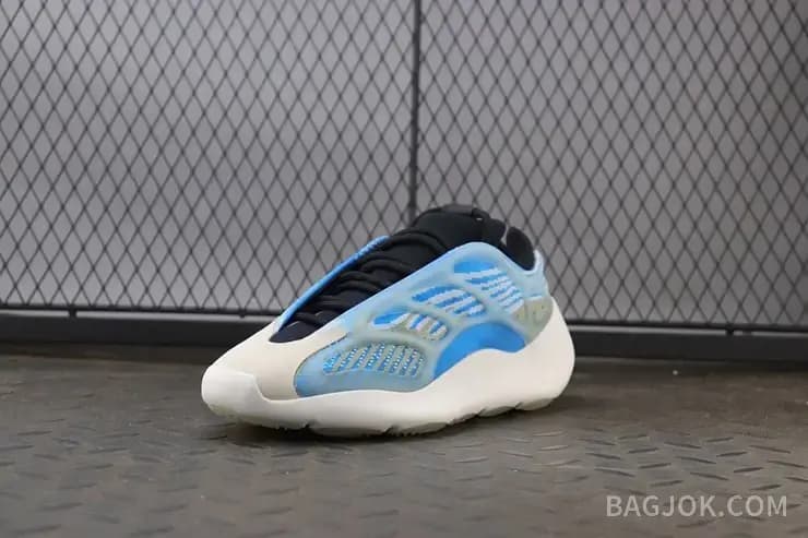 아디다스 YEEZY 700 V3 상세 이미지