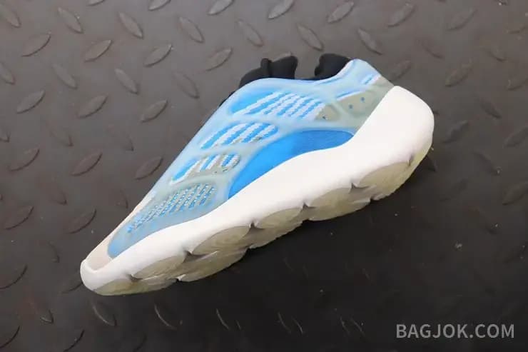 아디다스 YEEZY 700 V3 상세 이미지