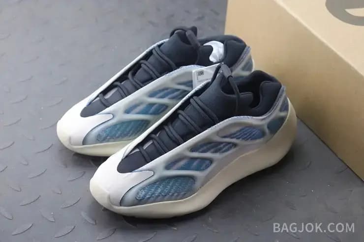 아디다스 YEEZY 700 V3 상세 이미지