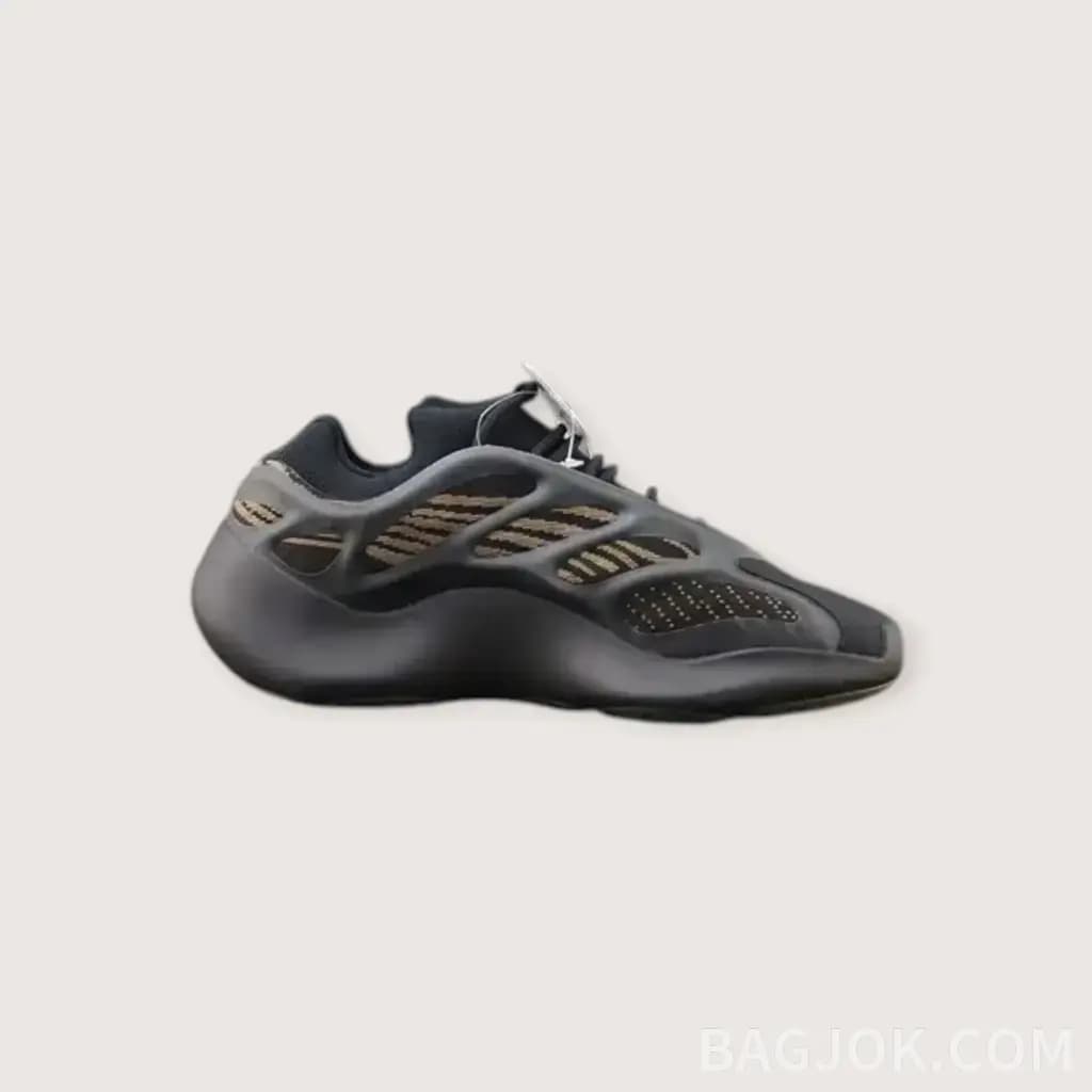 YEEZY 700 V3_대표이미지