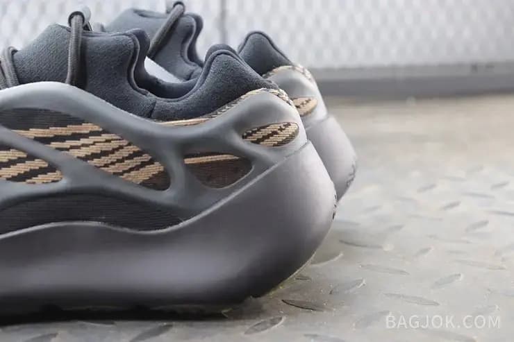 아디다스 YEEZY 700 V3 상세 이미지