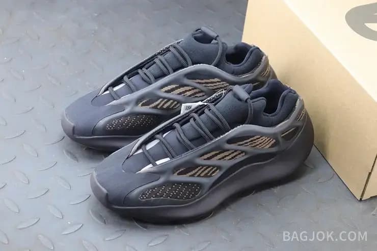 아디다스 YEEZY 700 V3 상세 이미지