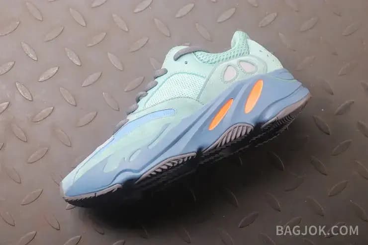 아디다스 YEEZY 700 상세 이미지