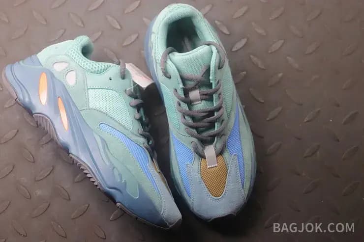 아디다스 YEEZY 700 상세 이미지