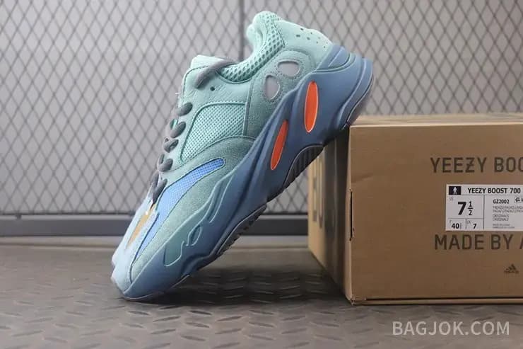 아디다스 YEEZY 700 상세 이미지