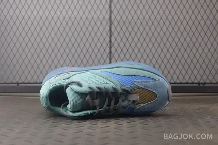 아디다스 YEEZY 700 상세 이미지