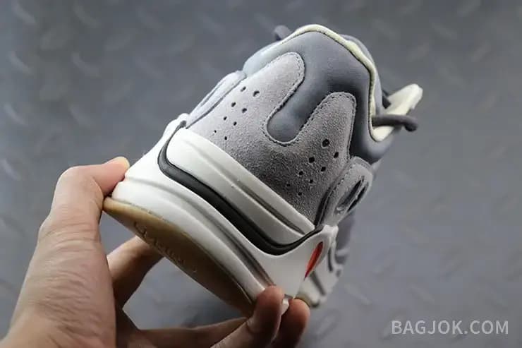 아디다스 YEEZY 700 상세 이미지