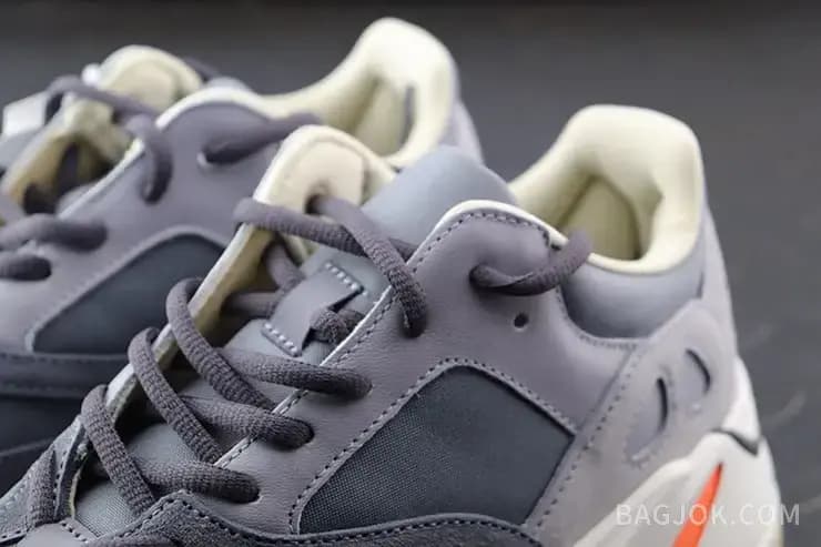 아디다스 YEEZY 700 상세 이미지