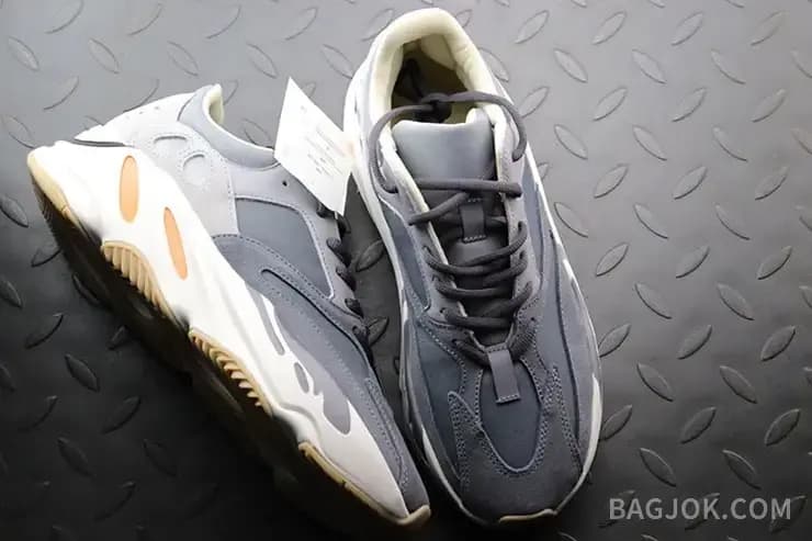 아디다스 YEEZY 700 상세 이미지