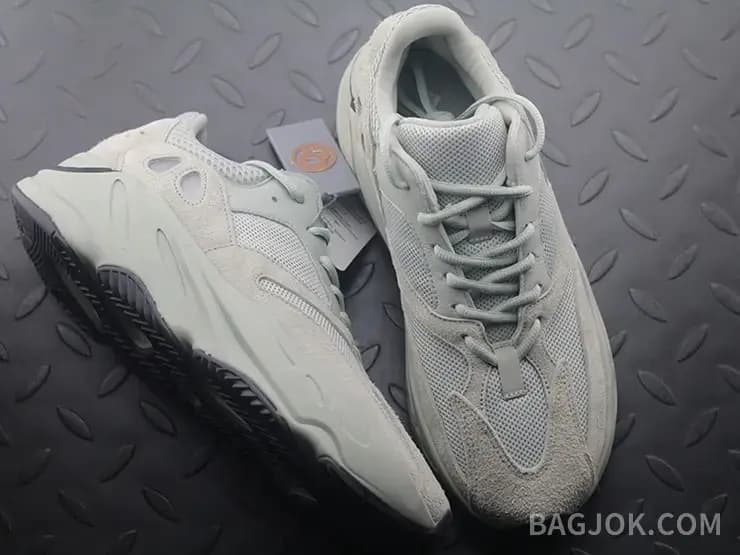 아디다스 YEEZY 700 상세 이미지