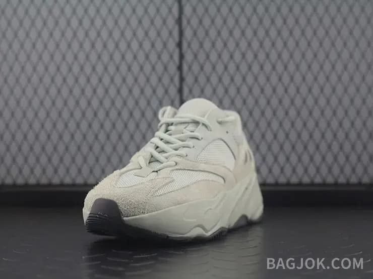 아디다스 YEEZY 700 상세 이미지
