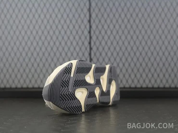 아디다스 YEEZY 700 상세 이미지