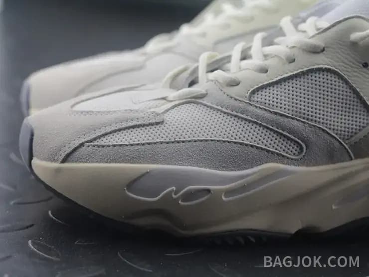 아디다스 YEEZY 700 상세 이미지