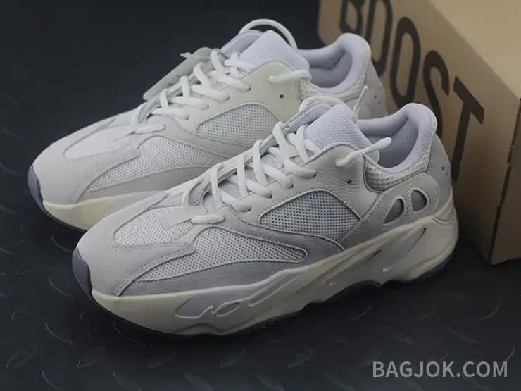 아디다스 YEEZY 700 상세 이미지