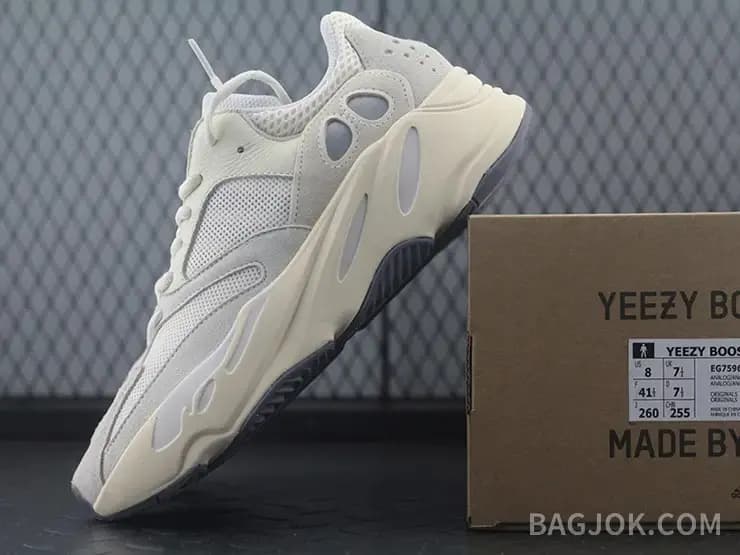 아디다스 YEEZY 700 상세 이미지