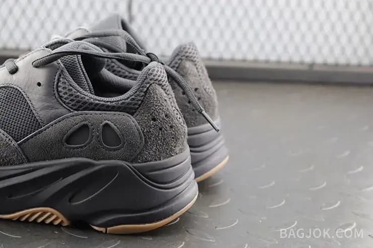 아디다스 YEEZY 700 상세 이미지