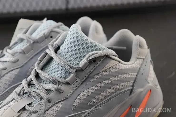 아디다스 YEEZY 700 상세 이미지