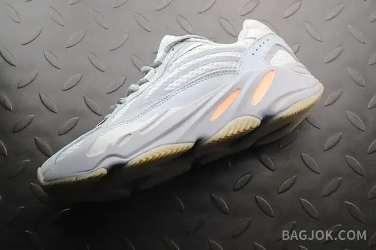 아디다스 YEEZY 700 상세 이미지