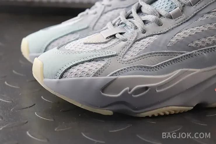 아디다스 YEEZY 700 상세 이미지