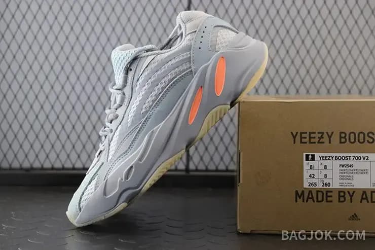 아디다스 YEEZY 700 상세 이미지